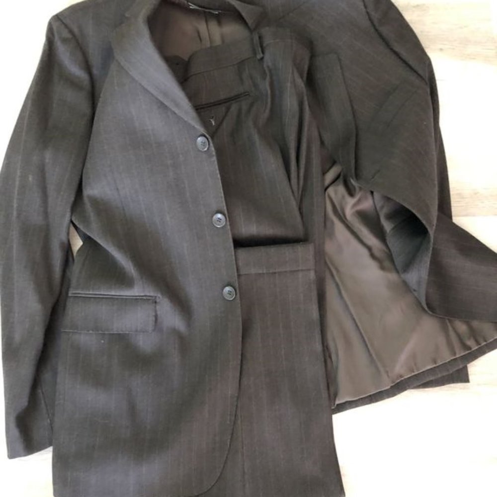Suit - Picture 3 of 3